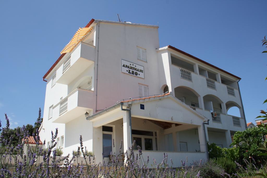 Apartments Leo Petrčane Exterior foto